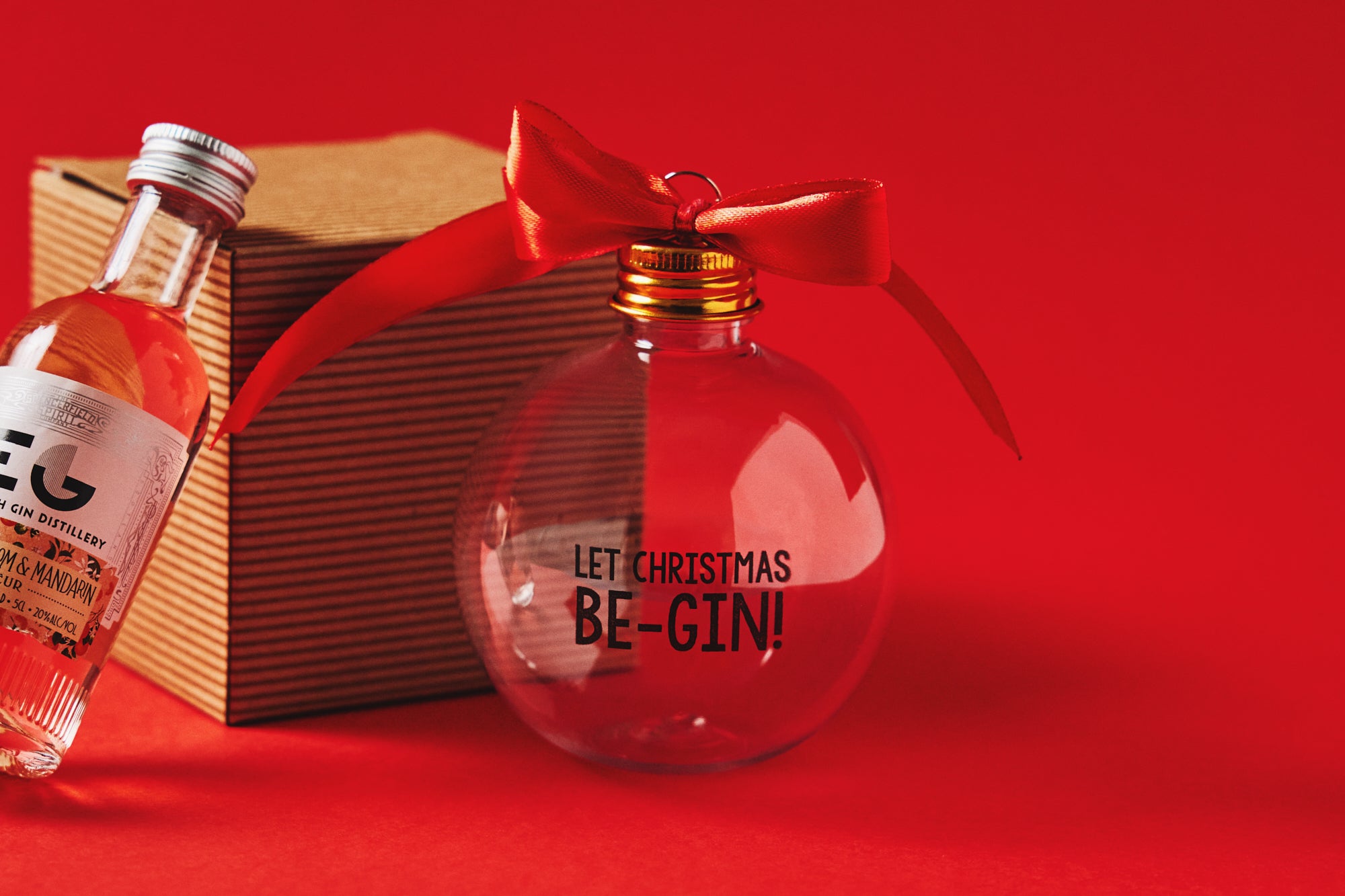 Let Christmas Be-Gin Bauble – Funny Fillable Gin Gift
