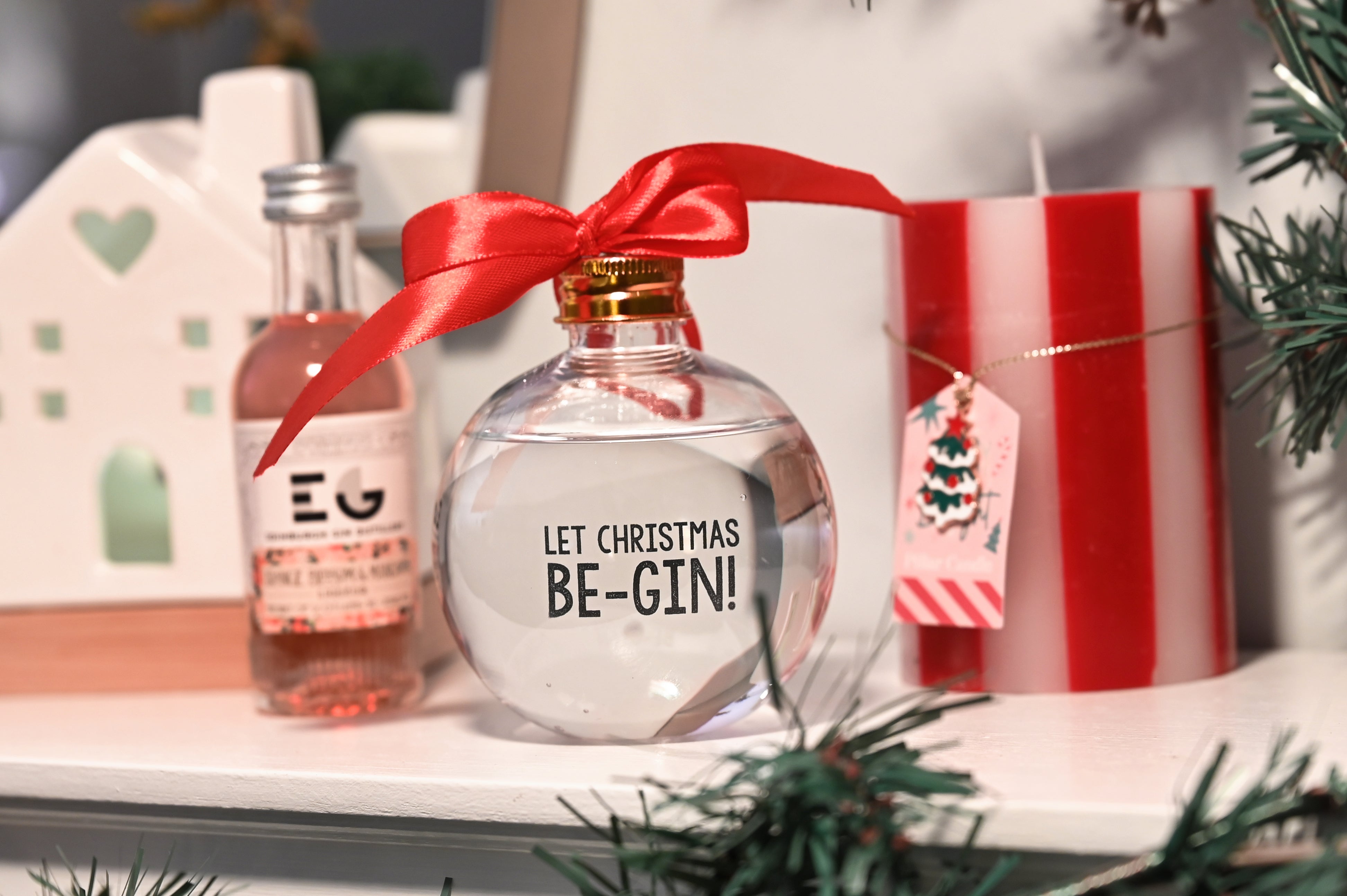 Christmas bauble for adults - let Christmas beg-gin!